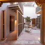 Calm Suites Babole