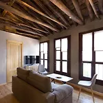 Los Lobos Suites Apartamentos