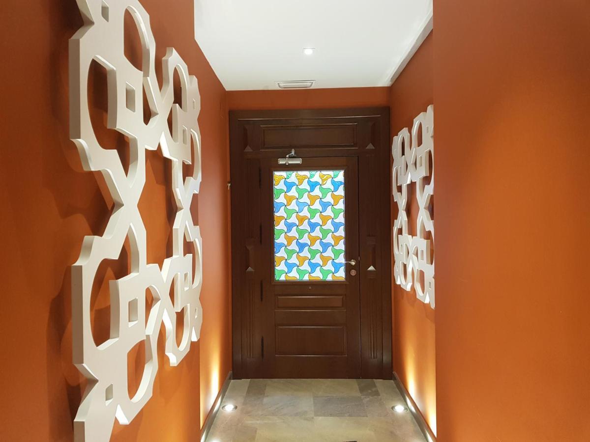 Apartamentos Caballerizas Granada Con Parking Gratuito En Pleno Centro Granada