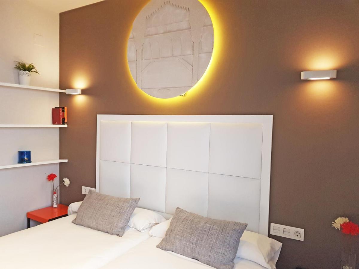 Apartamentos Caballerizas Granada Con Parking Gratuito En Pleno Centro Apartment