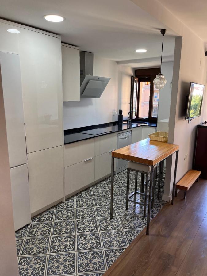Piso Junto Palacio Congresos Y Metro, Centrico Con Piscina Apartamento