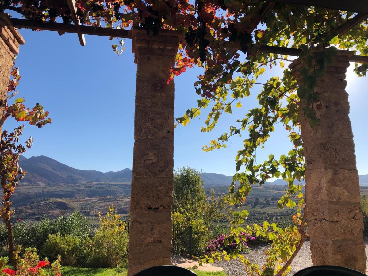 Traditional Farmhouse; Large Pool,gardens & Views.