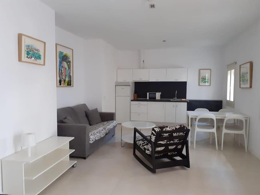 Cosy Flat / Literally At The Foot Of Alhambra Apartment *