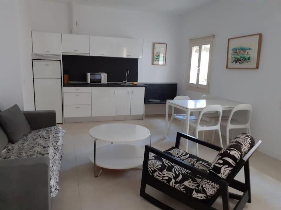 Cosy Flat / Literally At The Foot Of Alhambra *
