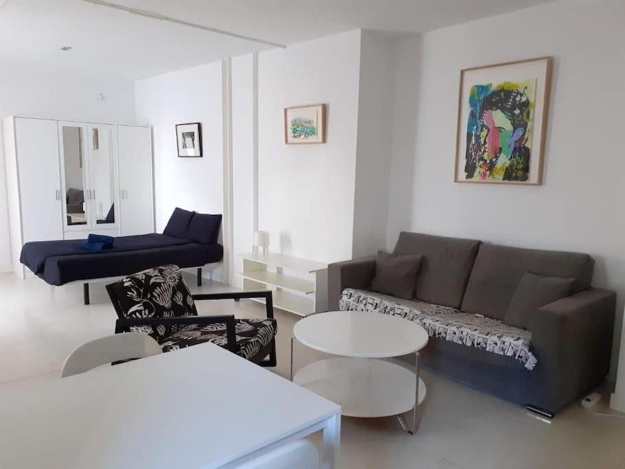 Cosy Flat / Literally At The Foot Of Alhambra *