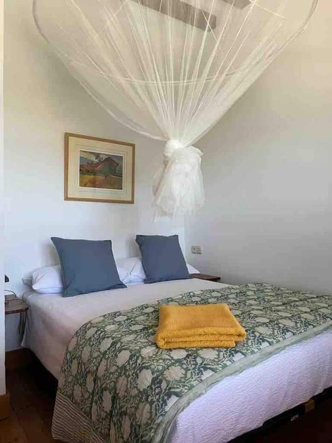Traditional Farmhouse; Large Pool,gardens & Views. *