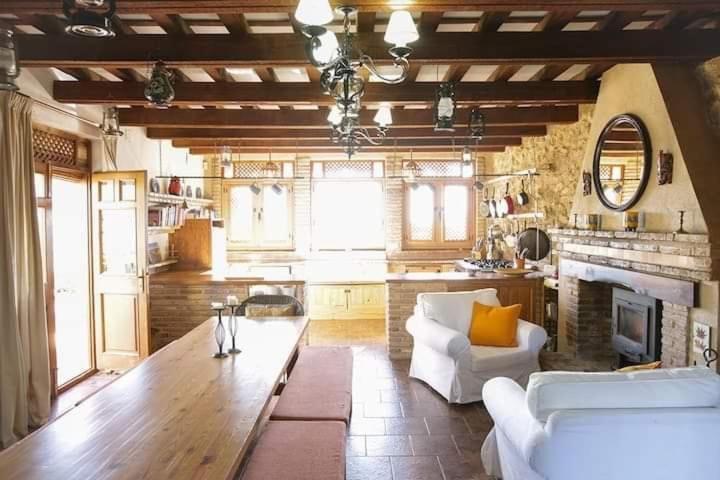 Villa Traditional Farmhouse; Large Pool,gardens & Views. Granada