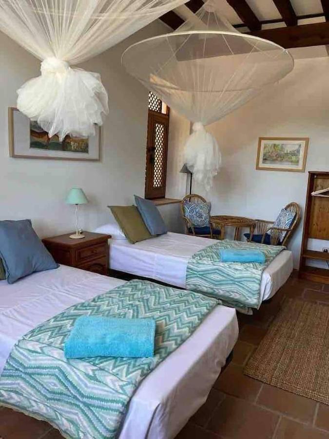Villa Traditional Farmhouse; Large Pool,gardens & Views. Granada