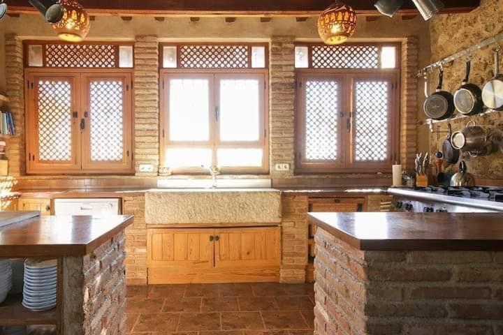 Traditional Farmhouse; Large Pool,gardens & Views. * Granada
