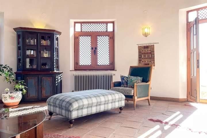 Villa Traditional Farmhouse; Large Pool,gardens & Views. Granada