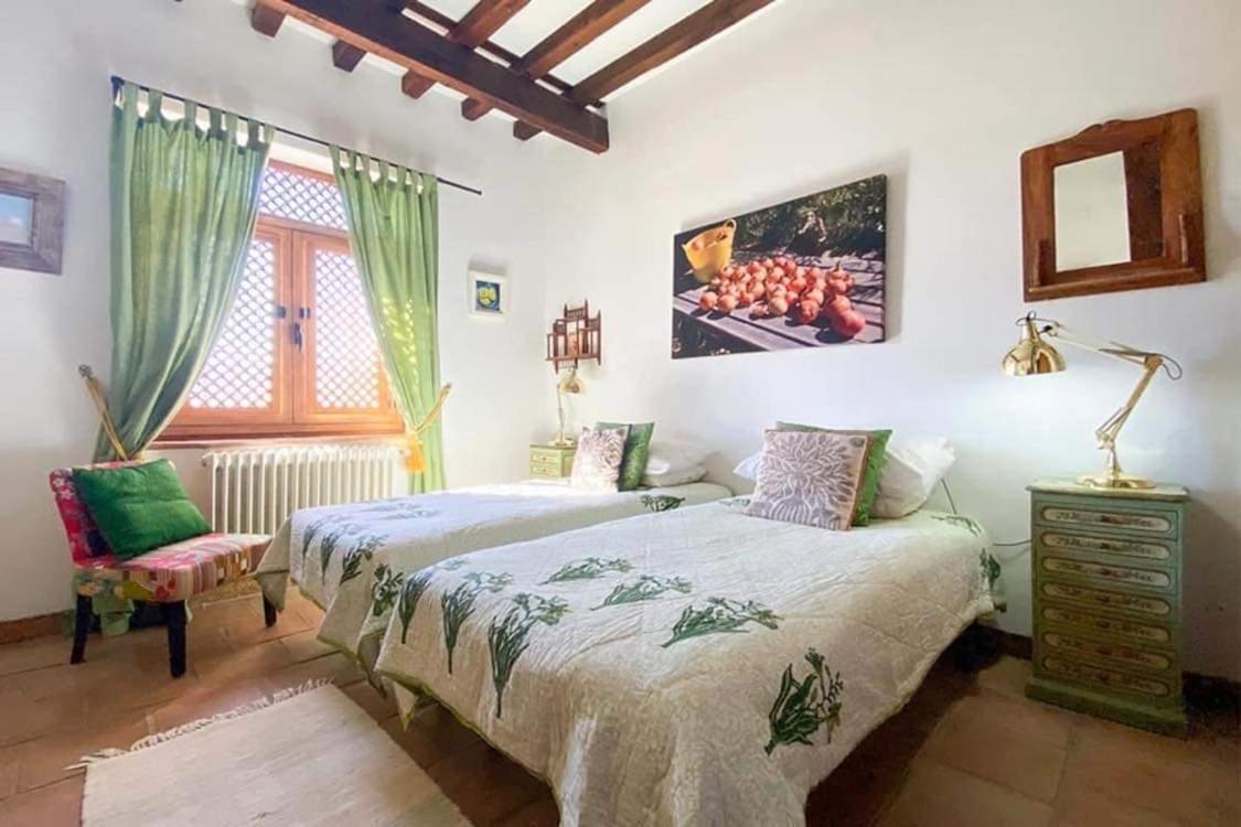 Villa Traditional Farmhouse; Large Pool,gardens & Views.