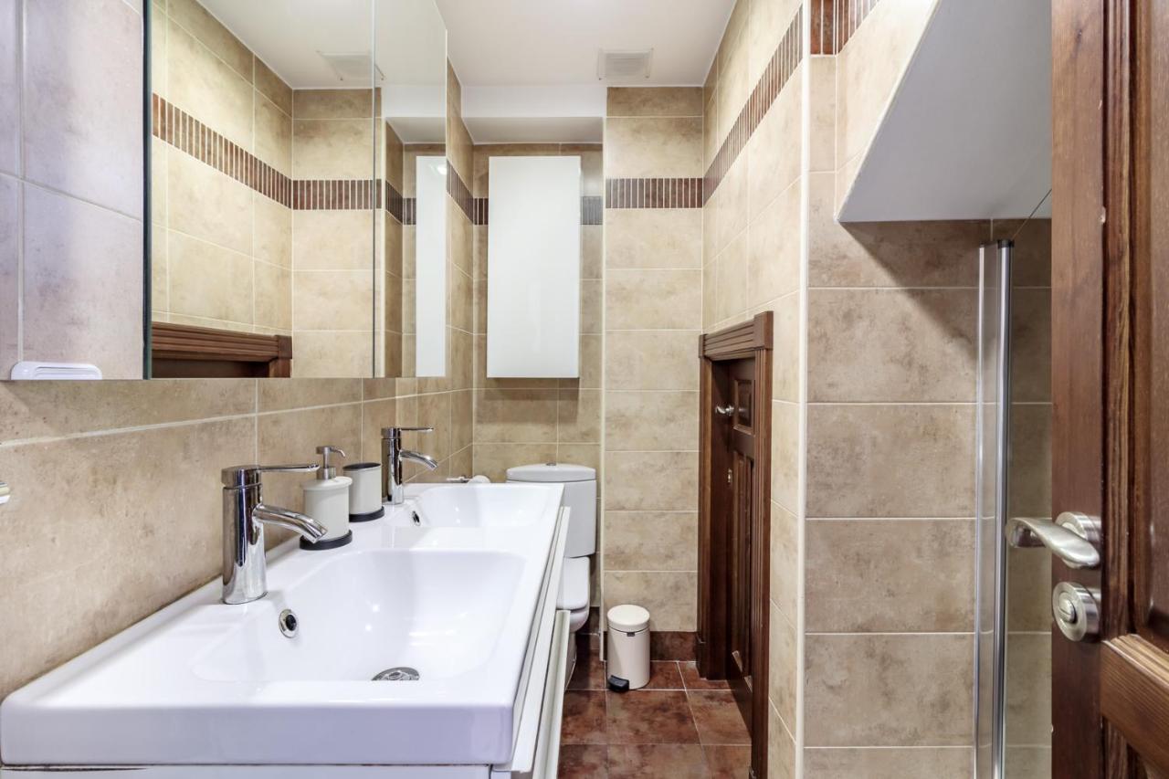 Beautiful Duplex-city Center. Parking By The House