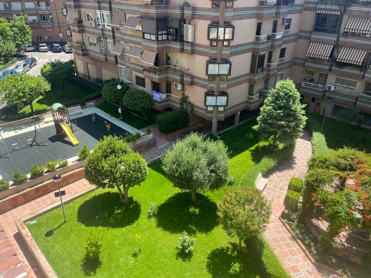 Piso Junto Palacio Congresos Y Metro, Centrico Con Piscina *