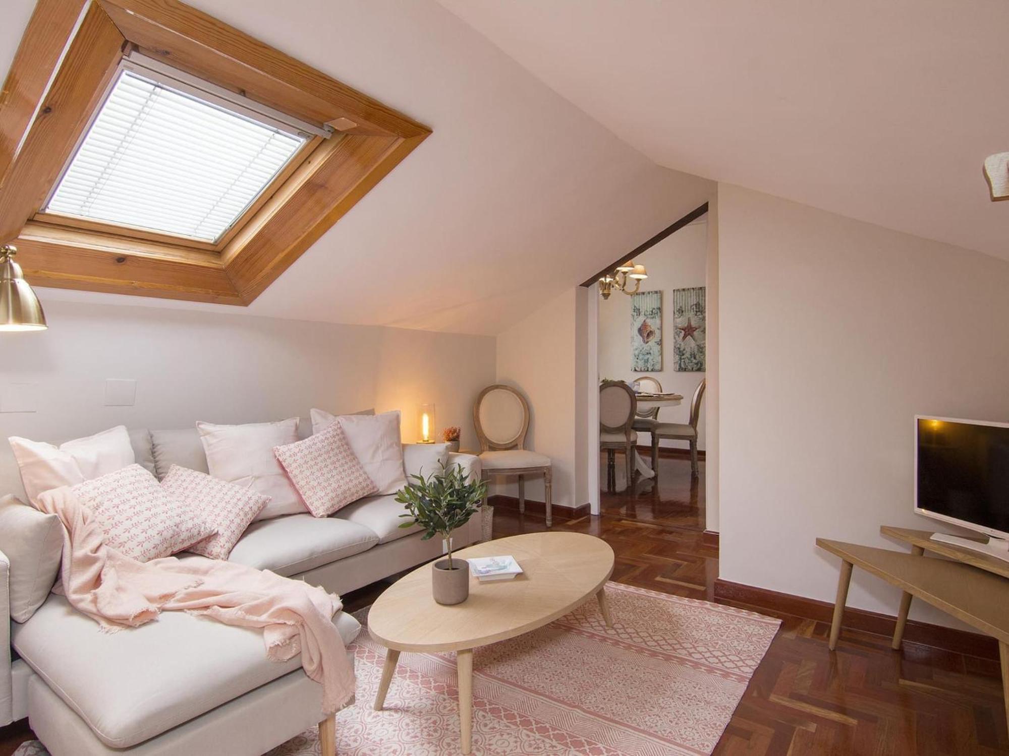 Chezmoihomes Alhambra Penthouse Apartment