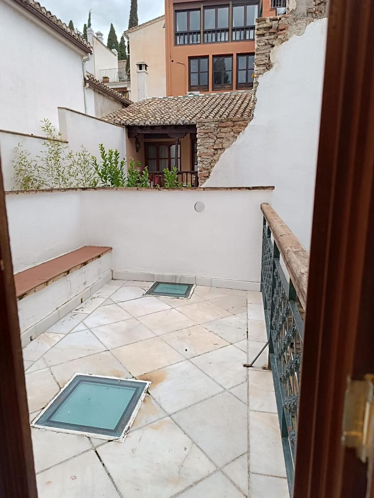 Comares Lodge *