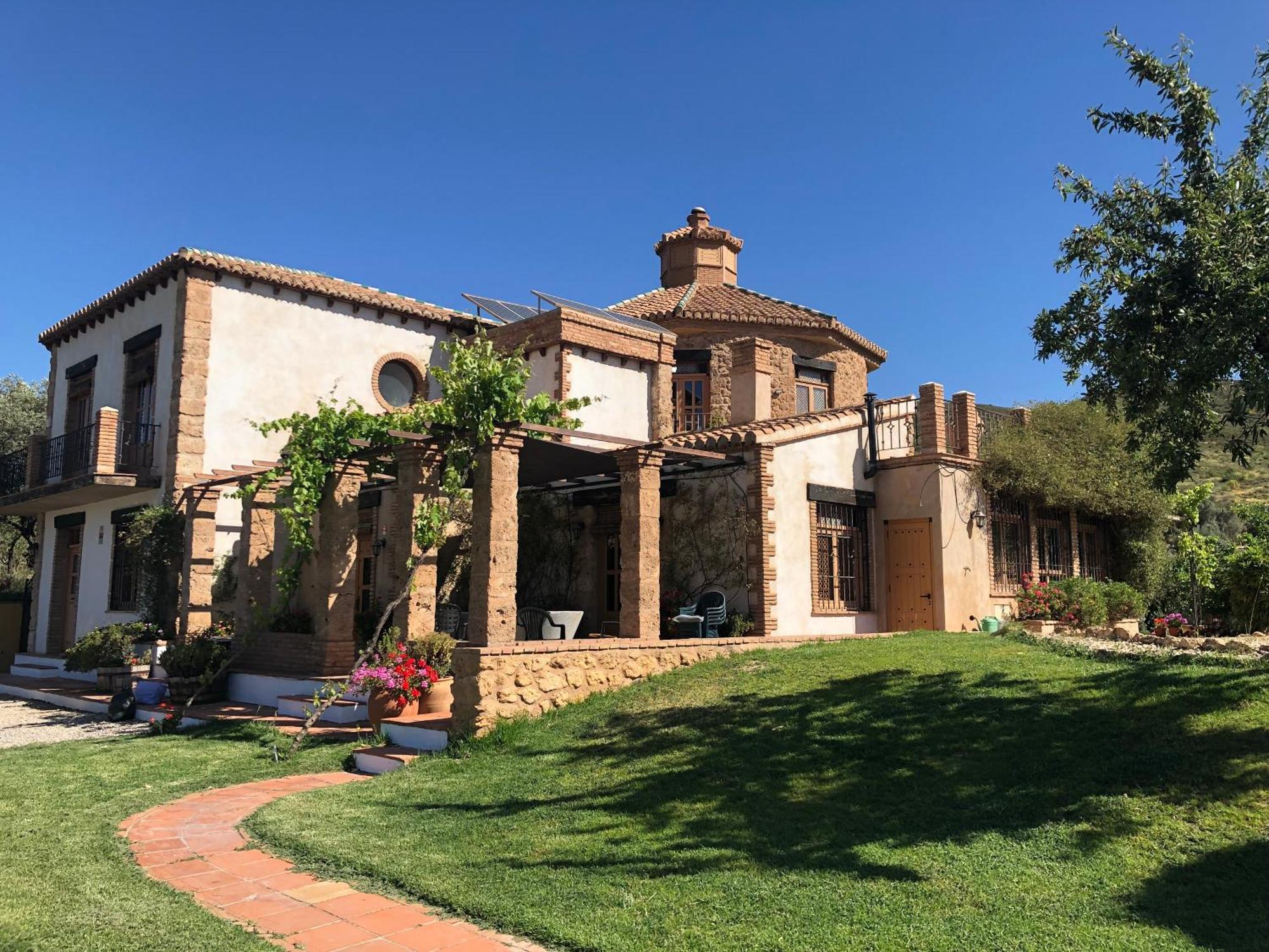 Villa Traditional Farmhouse; Large Pool,gardens & Views.