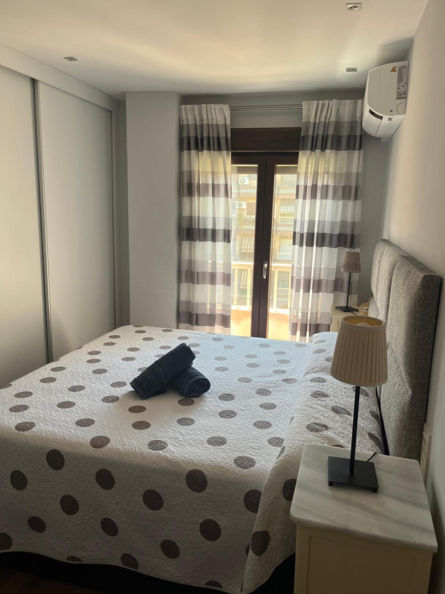 Apartamento Piso Junto Palacio Congresos Y Metro, Centrico Con Piscina *