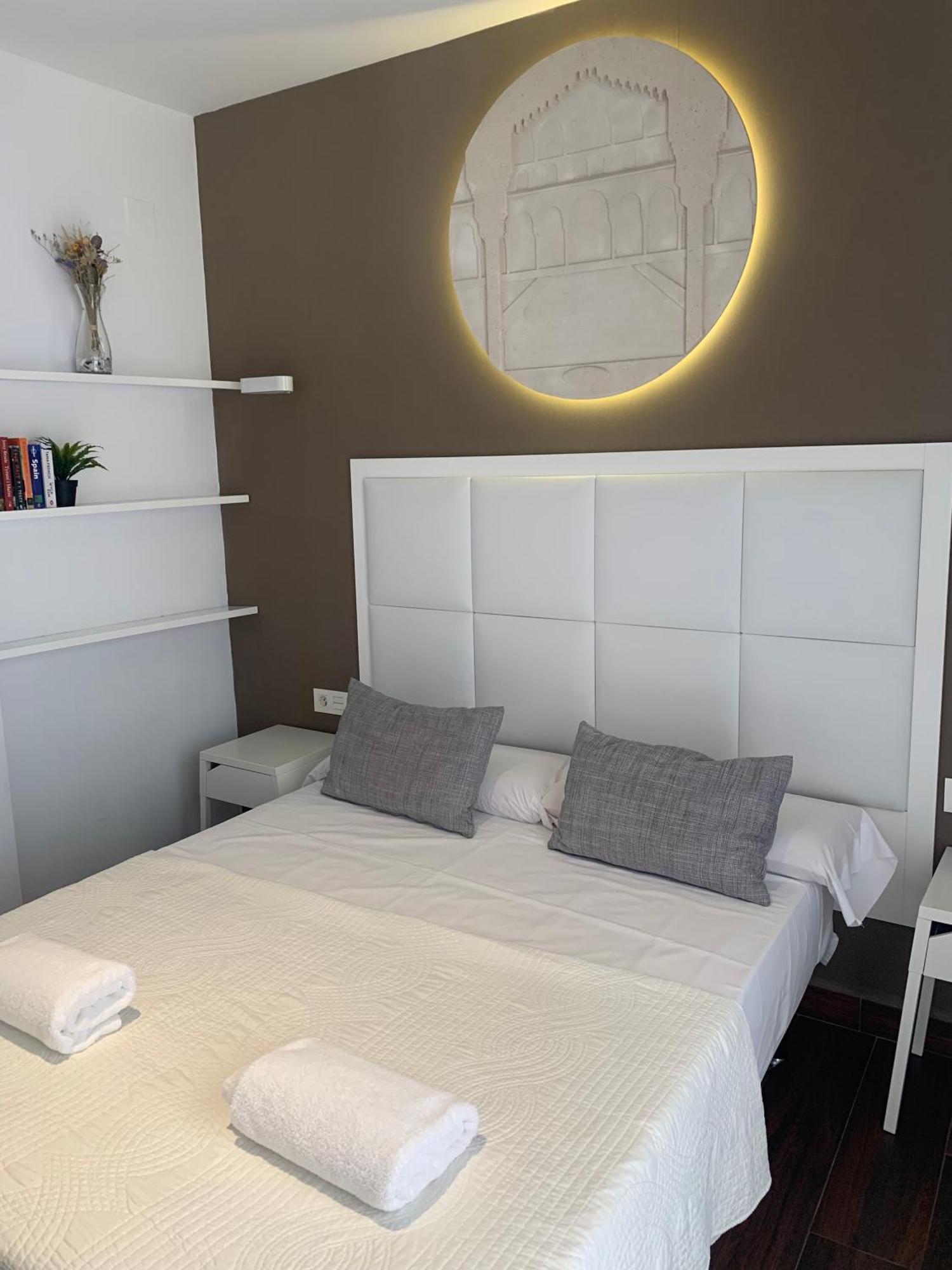 Apartment Apartamentos Caballerizas Granada Con Parking Gratuito En Pleno Centro *