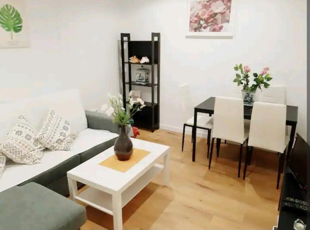 Apartamento Centrico En Con Garaje Gratis. Granada