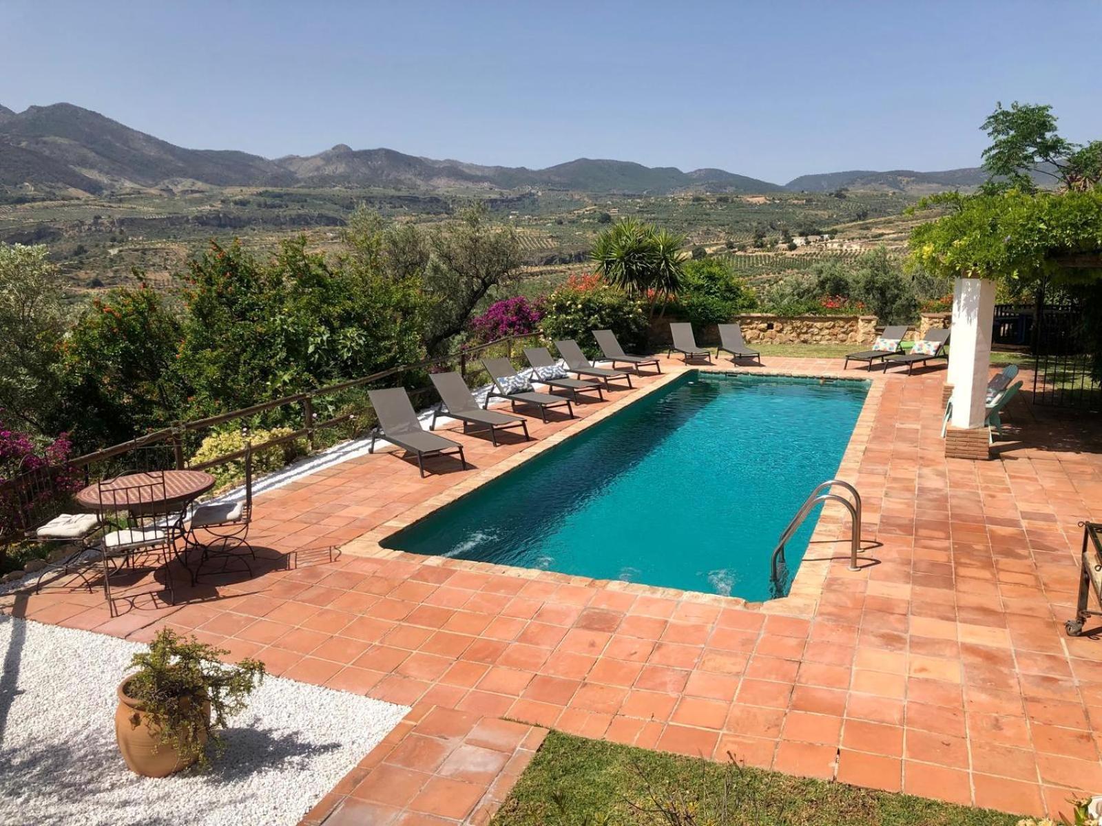 Traditional Farmhouse; Large Pool,gardens & Views. * Granada