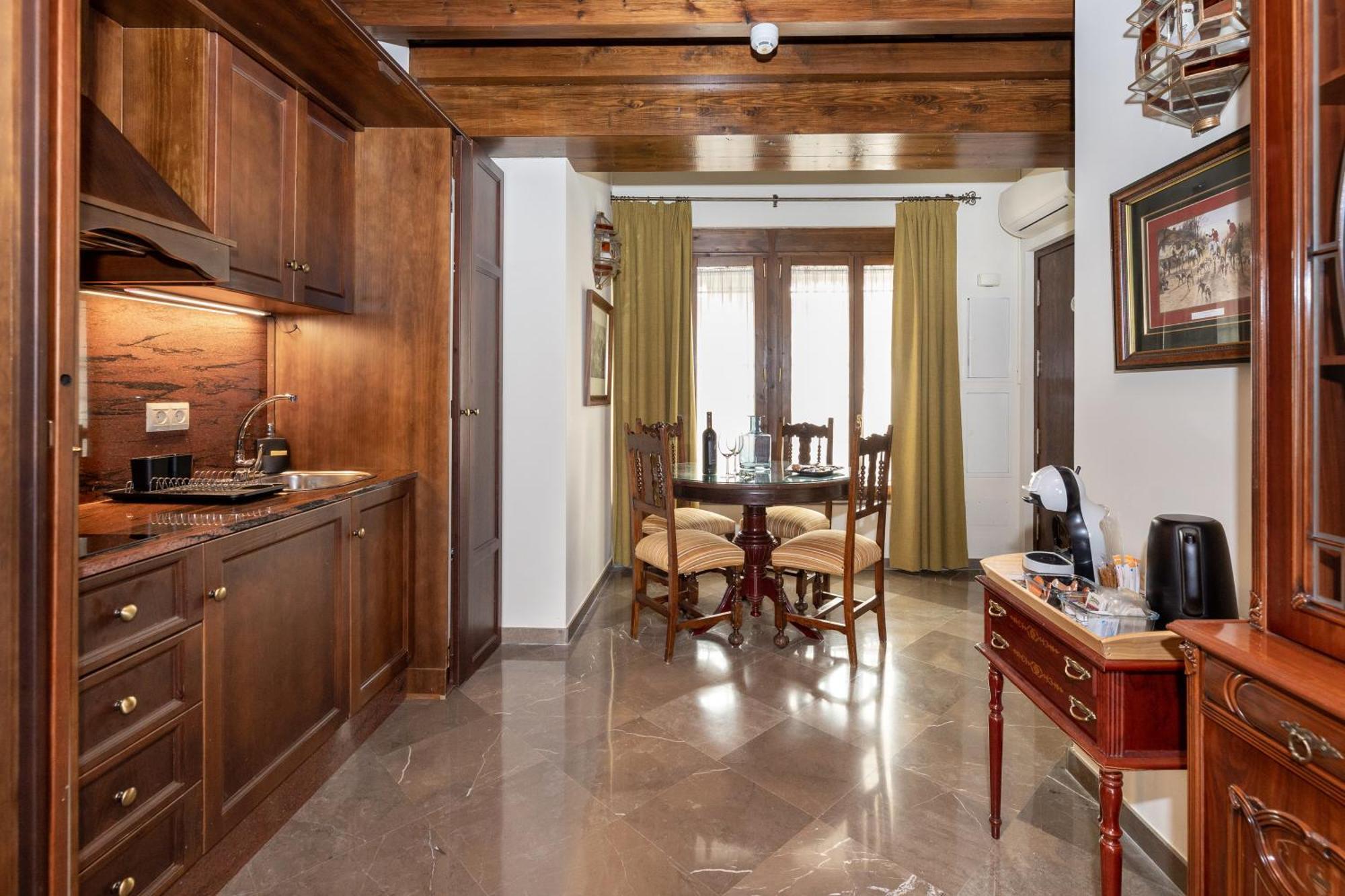 Apartment En Pleno Centro, Aljibe Rodrigo Del Campo 2c