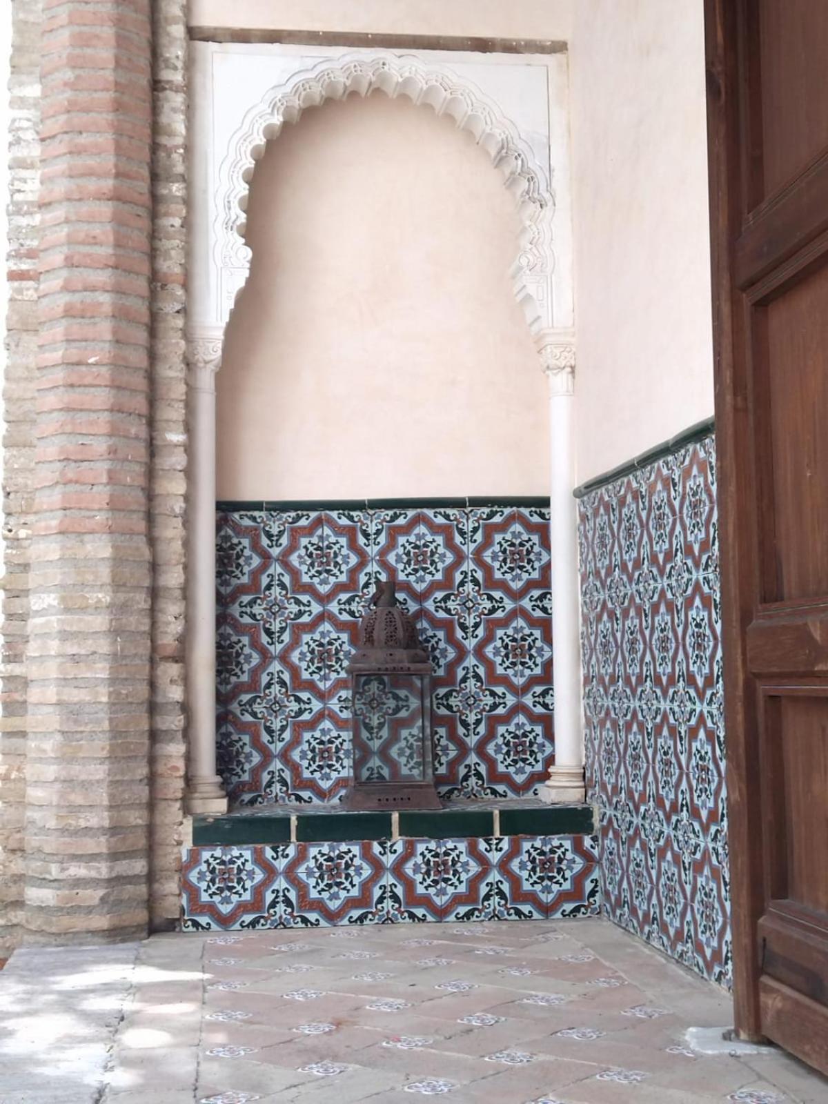 Carmen Del Almencino Ở trọ