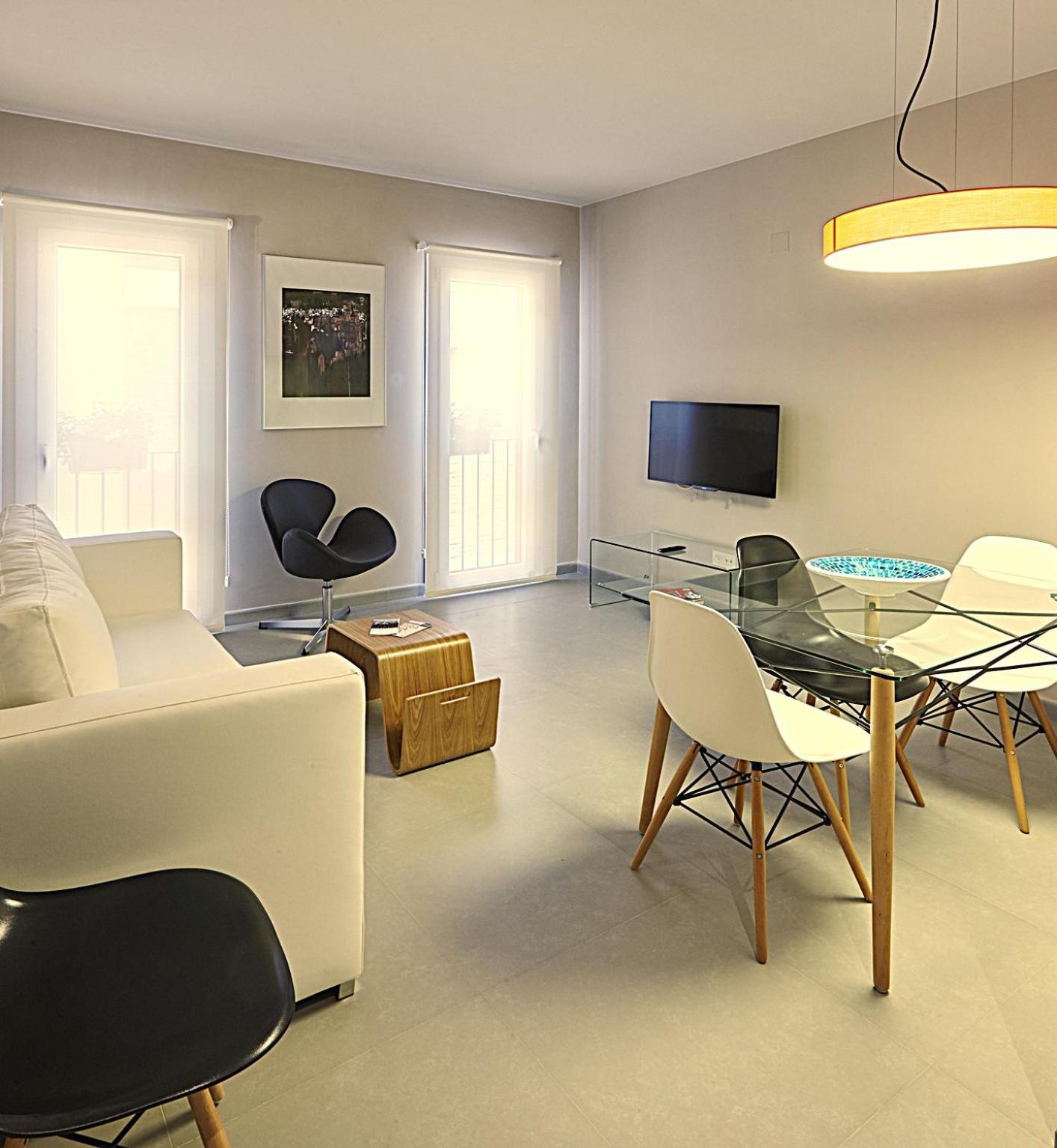 Apartamentos Caballerizas Granada Con Parking Gratuito En Pleno Centro