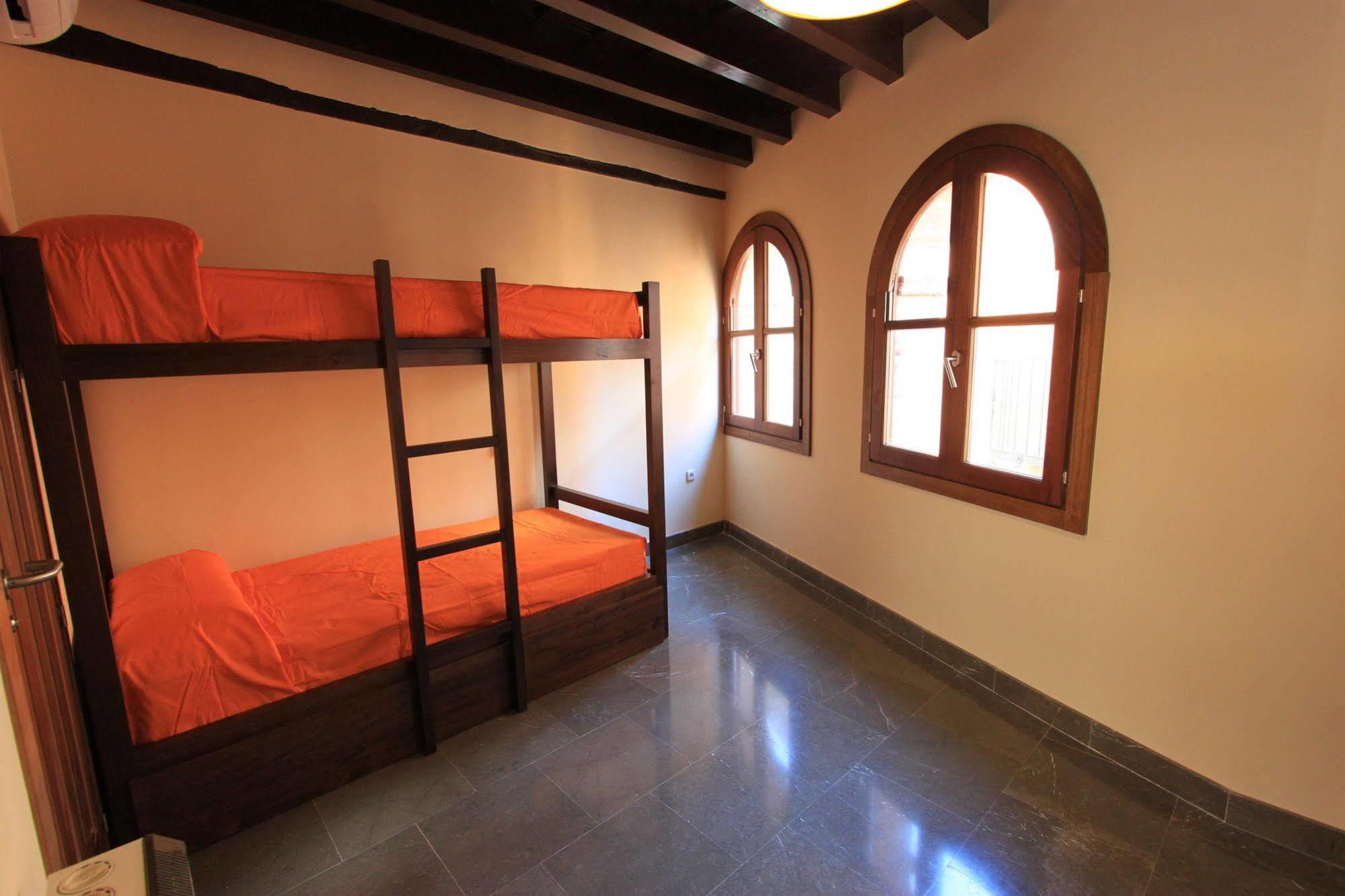 Hotel Mercader De Sedas Granada