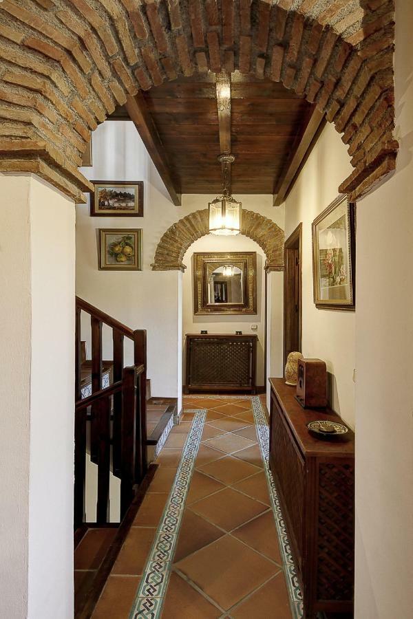 2.5 Million Villa. Magical Sunset. Super Close To Everything. 5br, 4ba, Pool, A/c+heating *