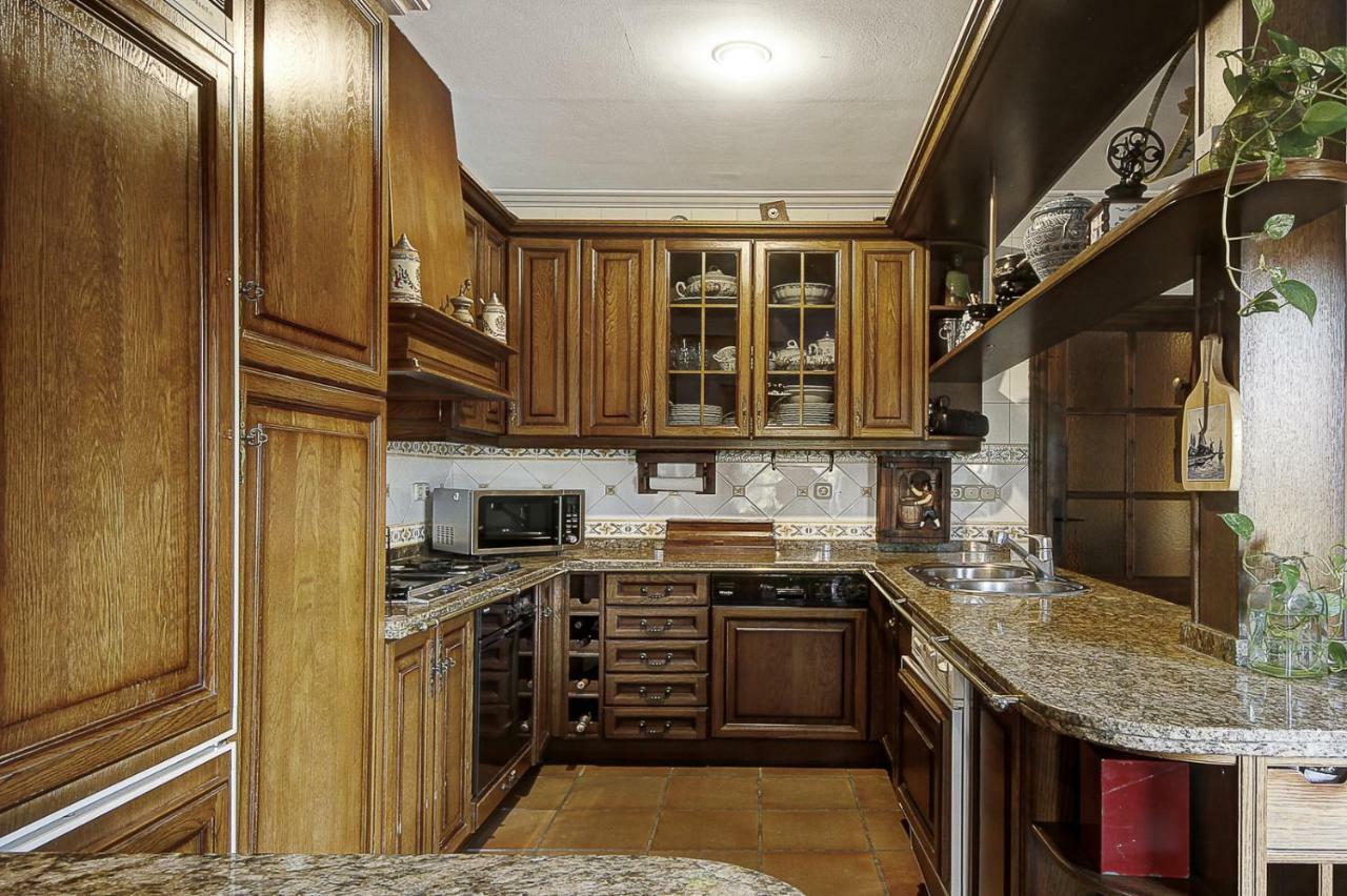 2.5 Million Villa. Magical Sunset. Super Close To Everything. 5br, 4ba, Pool, A/c+heating Apartment