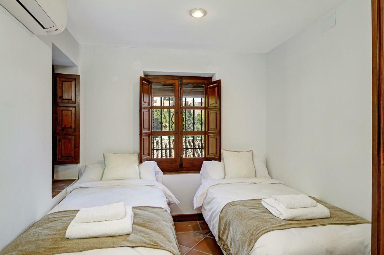 2.5 Million Villa. Magical Sunset. Super Close To Everything. 5br, 4ba, Pool, A/c+heating