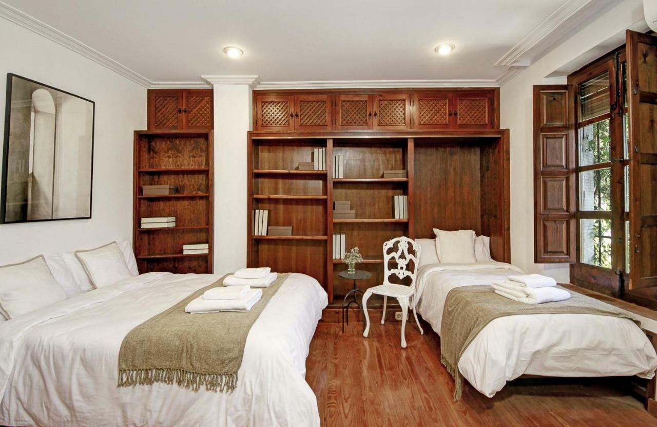 2.5 Million Villa. Magical Sunset. Super Close To Everything. 5br, 4ba, Pool, A/c+heating