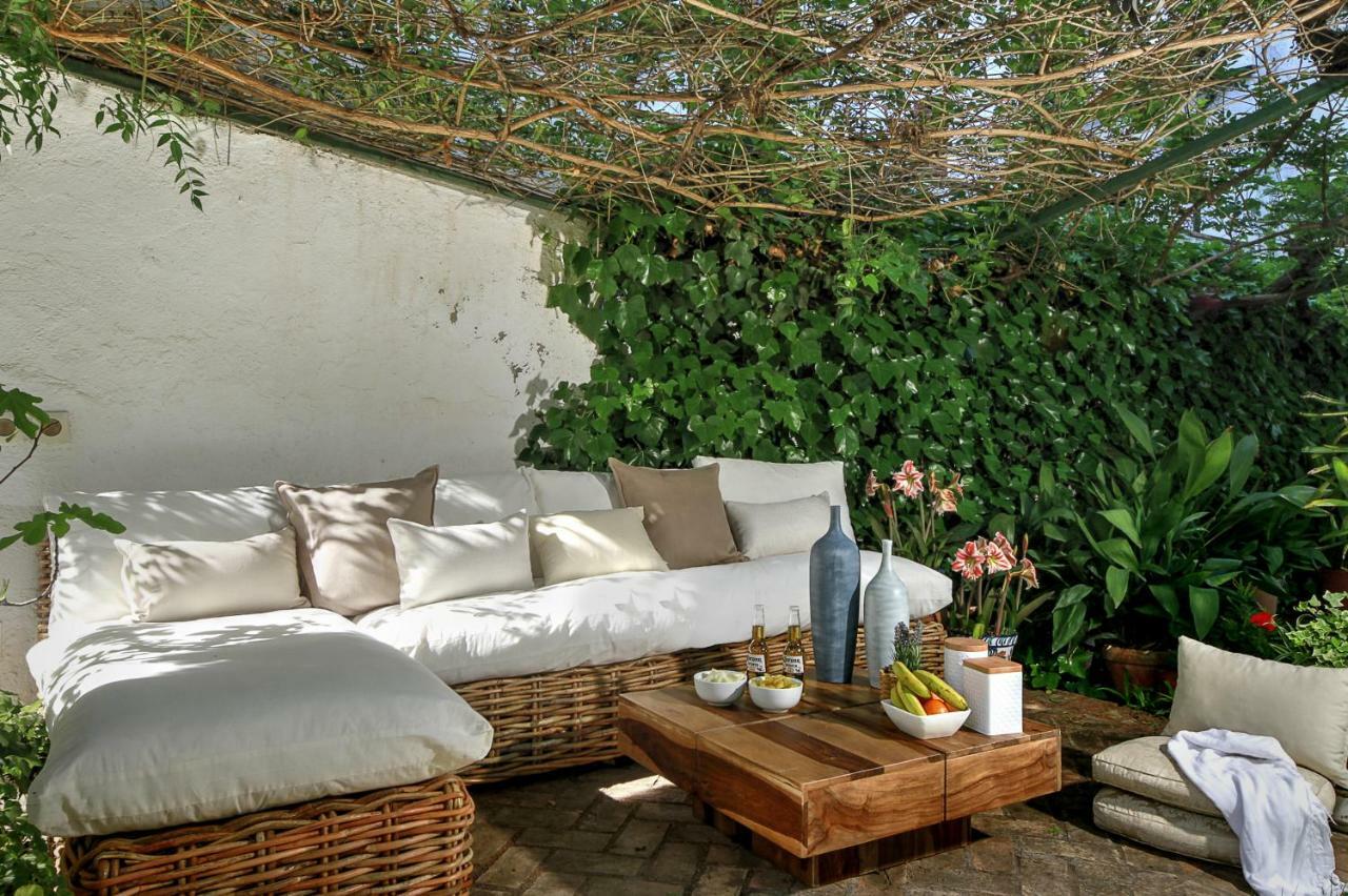 2.5 Million Villa. Magical Sunset. Super Close To Everything. 5br, 4ba, Pool, A/c+heating Granada