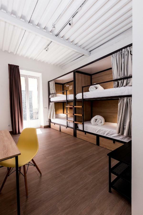 Nuet Hostel *