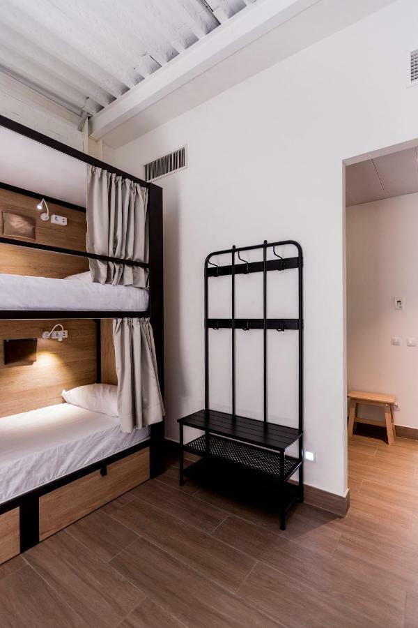Nuet Hostel *