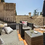 Coqueto Apartamento Duplex Con Terraza Privada Y Parking