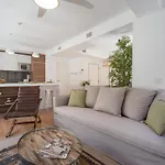 Chezmoihomes Plaza Nueva Deluxe