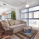 Chezmoihomes Plaza Nueva Deluxe