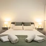 Modern Plaza De Toros Apartment With Free Parking