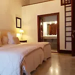 Palacio Del Cobertizo De Santa Ines