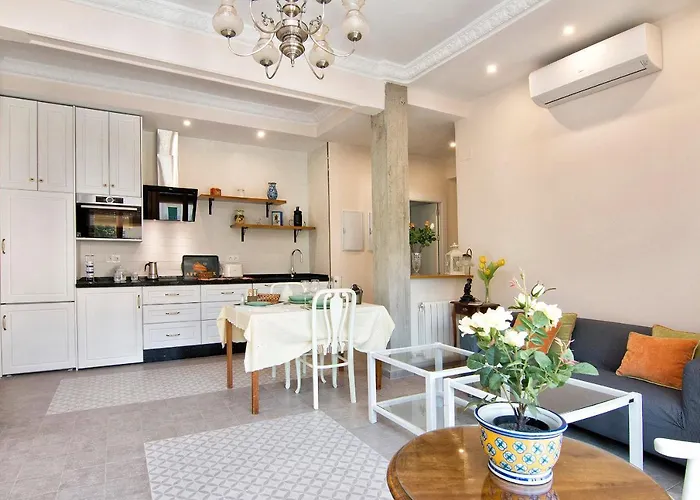 Bright & Elegant City Centre 3 Bedroom Apartment