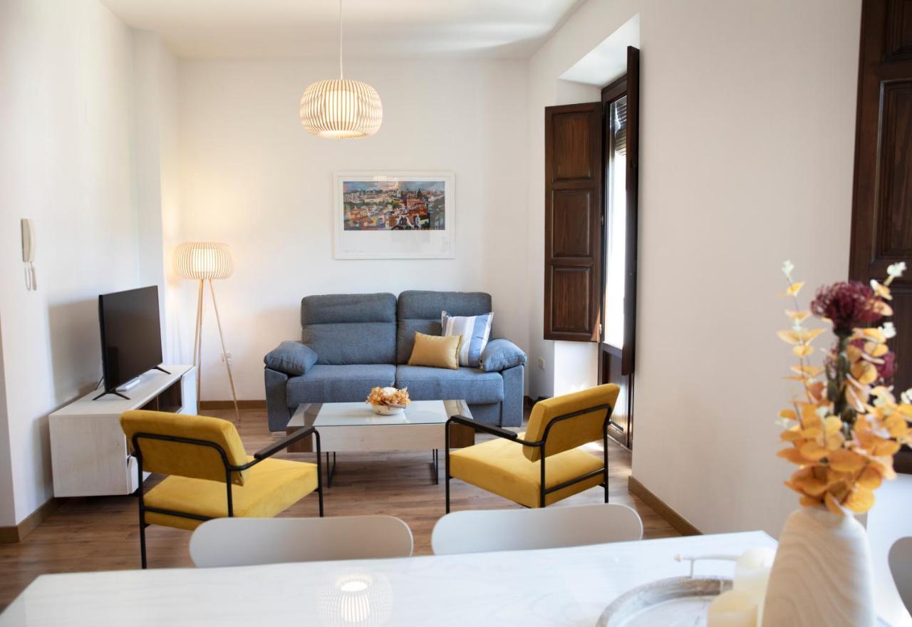 Lomena Apartment *