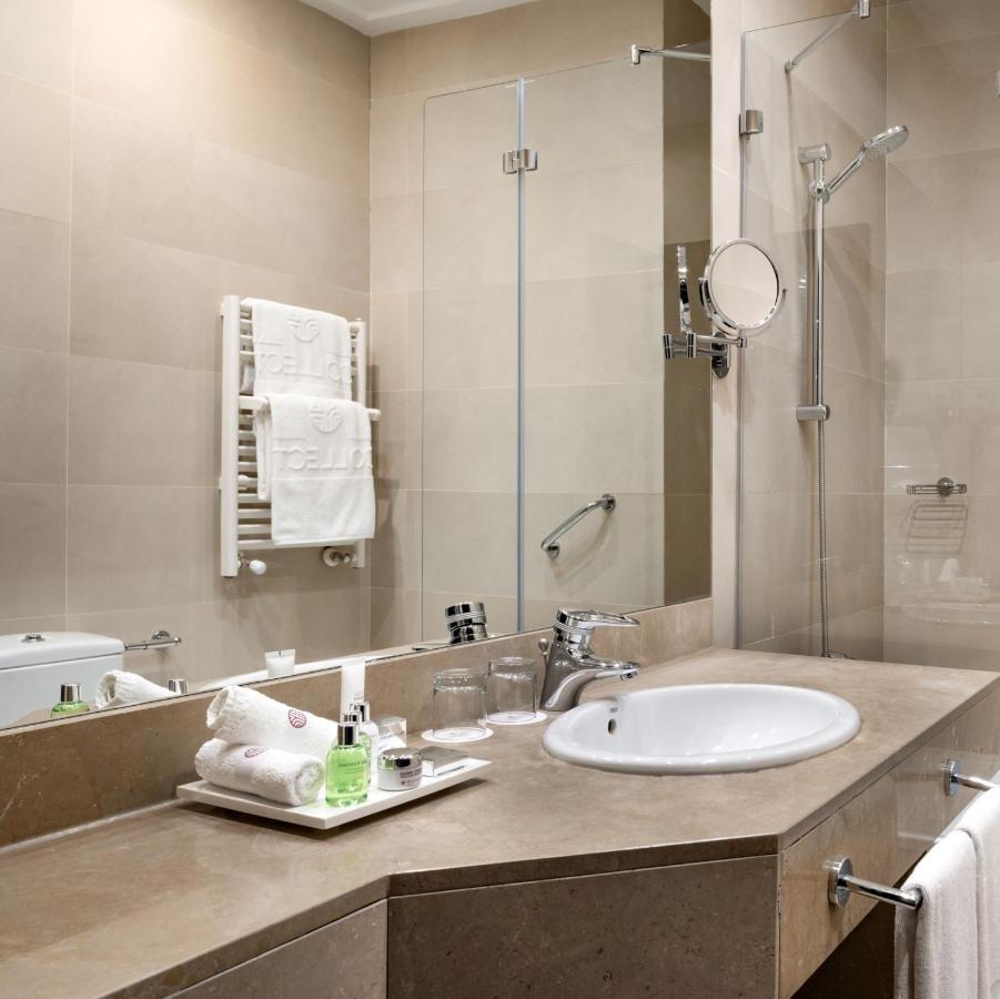 Hotel Nh Collection Victoria 4*