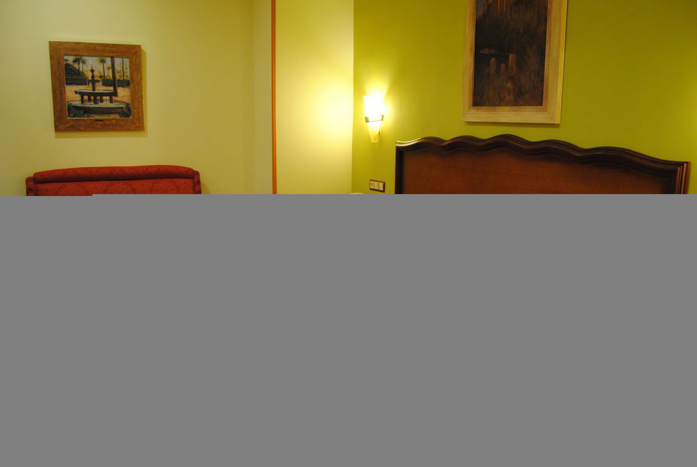 Reina Cristina Hotel 3*