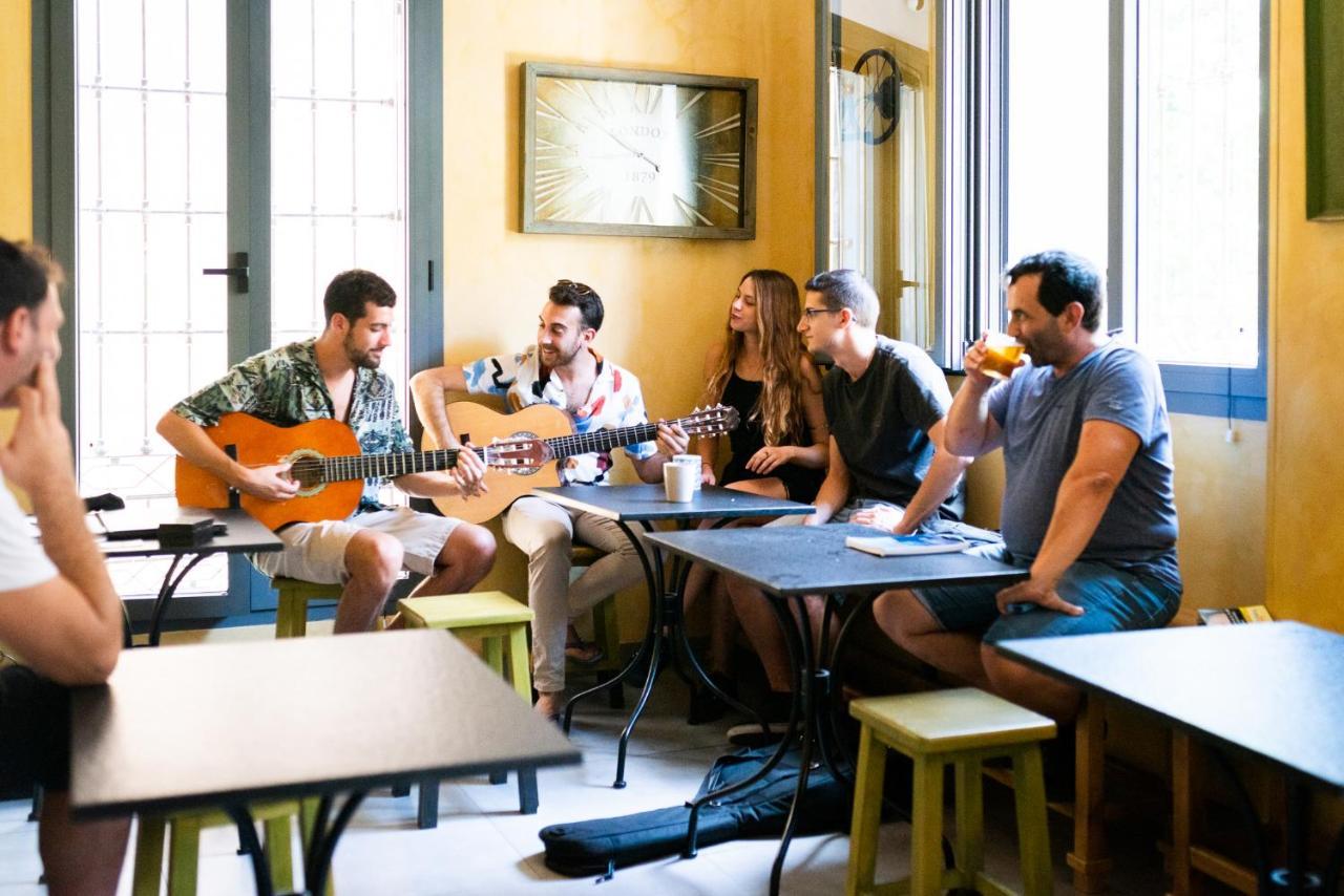 Carlota Braun Hostel *