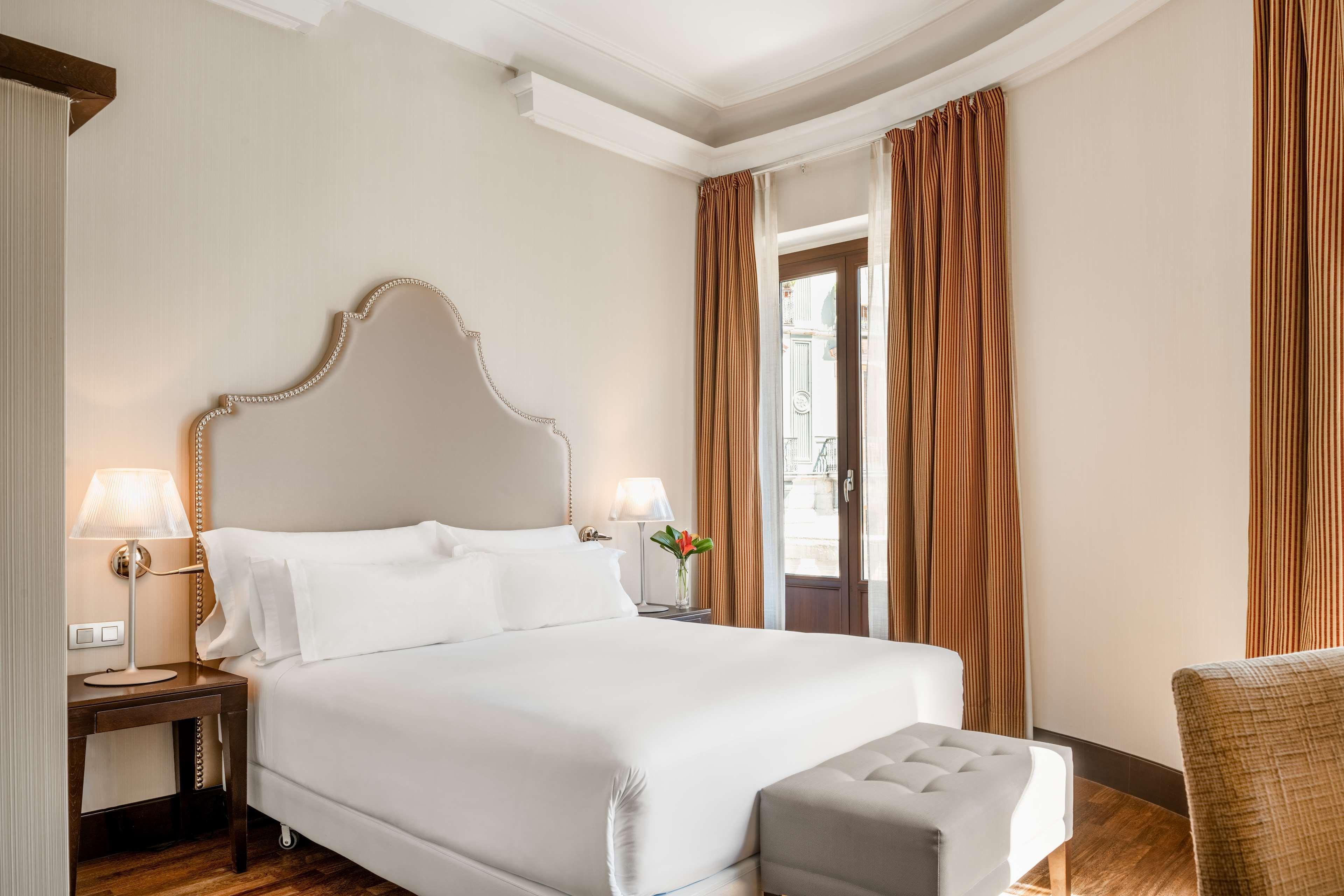 Nh Collection Victoria Hotel 4*
