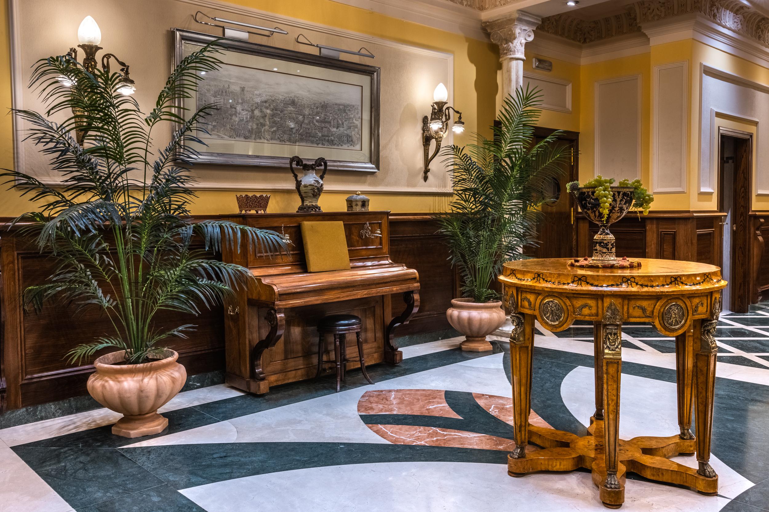 Reina Cristina Hotel