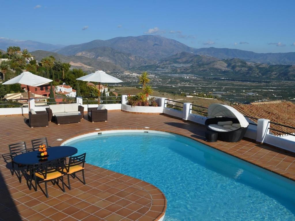 Stunning With Beautiful Views And Private Pool Granada