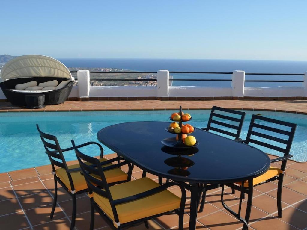 Stunning With Beautiful Views And Private Pool *