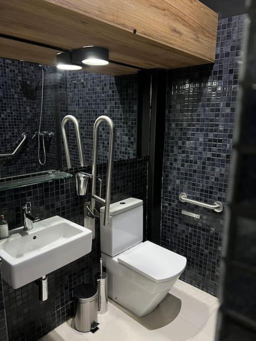 Căn hộ Japanese Style 9 Person Flat, Close To Alhambra